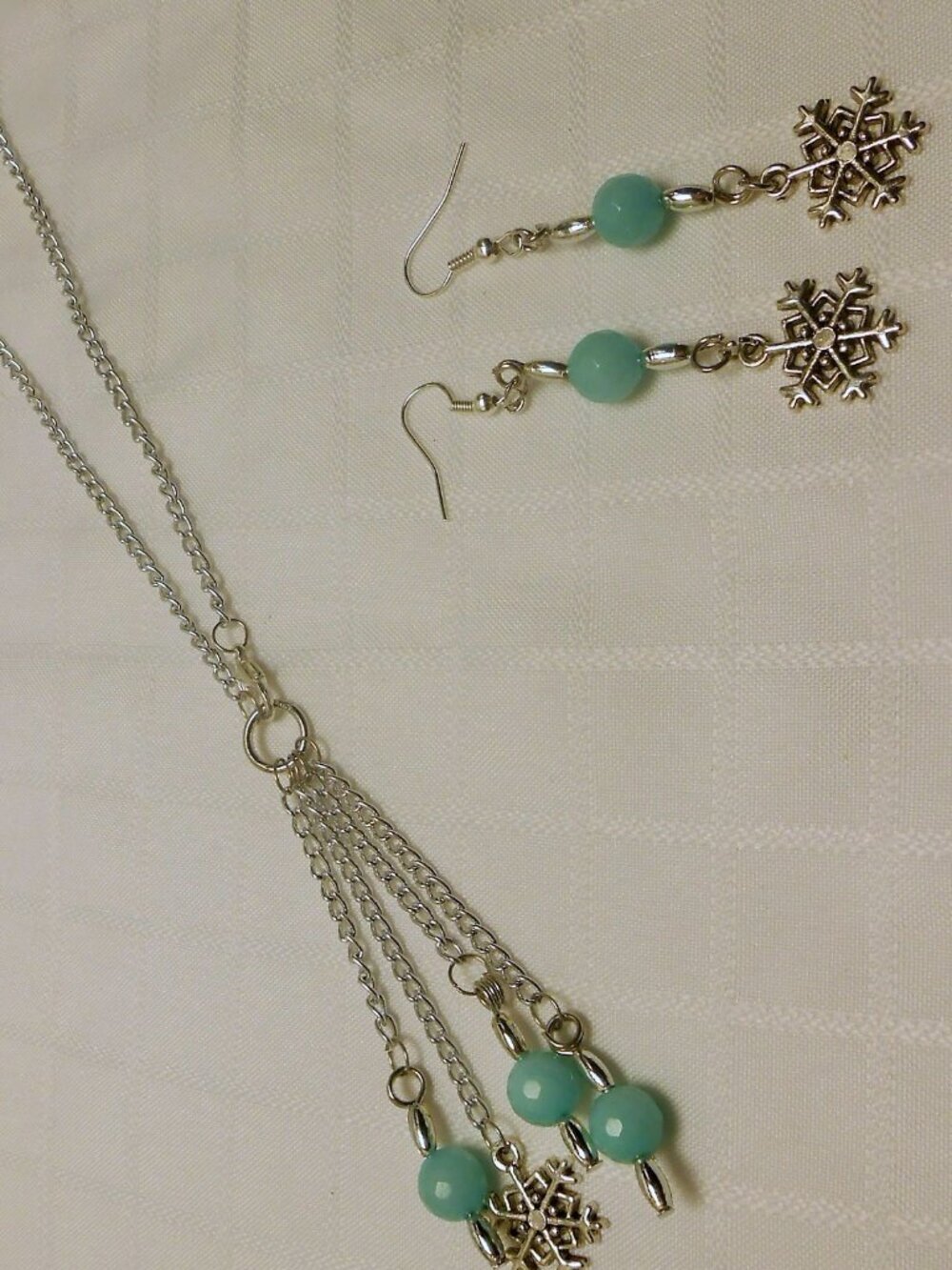 No 81 Handmade set with a pretty festive necklace and earrings